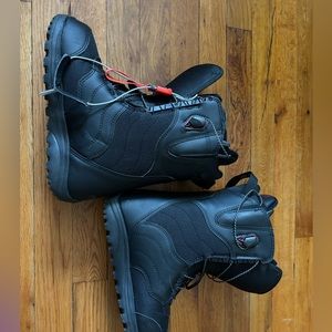Burton Mint - women 5.5